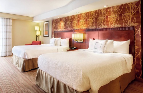 Beaumont Residential Hotel | Courtyard Lexington Keeneland/Airport