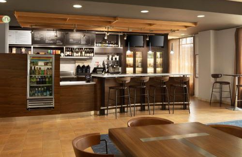 Highland Park Hotel | Courtyard Louisville Airport