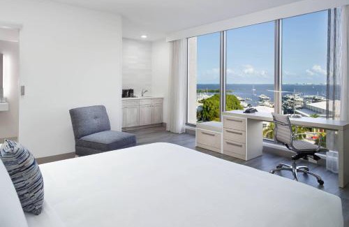 Coconut Grove Hotel | Courtyard Miami Coconut Grove