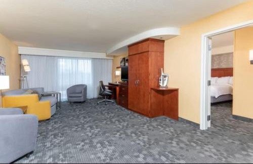 Milwaukee Hotel | Courtyard Milwaukee Airport