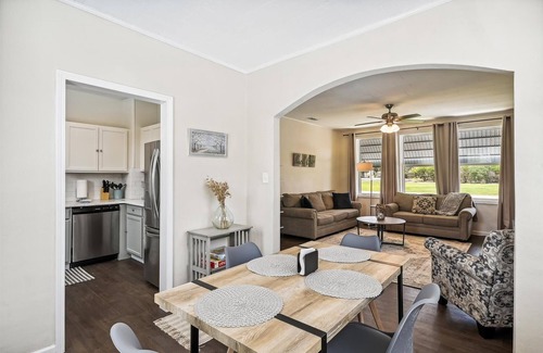 Bunkers Cove House | Cove Cottage - 3 Bedroom w/Private Pool. Sleeps 6. Quiet Community, Close to Fishing Marinas.