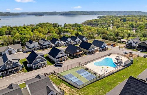 Hollister House | Cove Cottage