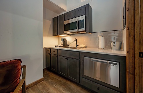 Thayerville Hotel | Cove Creek Lodge 215: Standard Double Queen Room