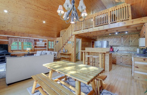 Vonore Cabin | 'Cove Life at Tellico Lake' Cabin w/Hot Tub, Dock