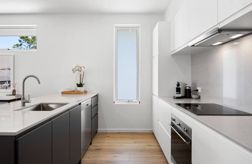 Glenelg North Apartment | Cove @ Palmstone - 2BR, Parking, Wifi