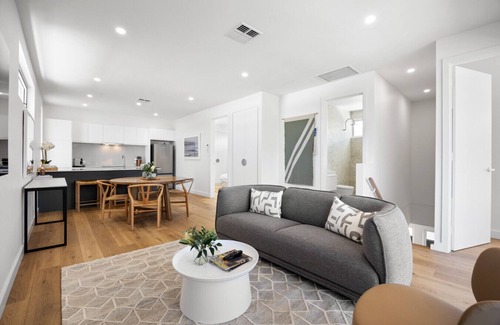 Glenelg North Apartment | Cove @ Palmstone - 2BR, Parking, Wifi