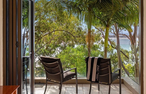 Noosa Heads Apartment | Cove Point Apartment 4 – Little Cove Dreaming