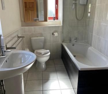 Louth House | Covenham Holiday Cottages - Dragonfly