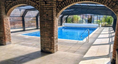 Louth House | Covenham Holiday Cottages - Dragonfly