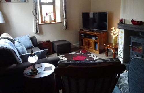 Exhall House | Coventry Canal side lock keepers character cottage