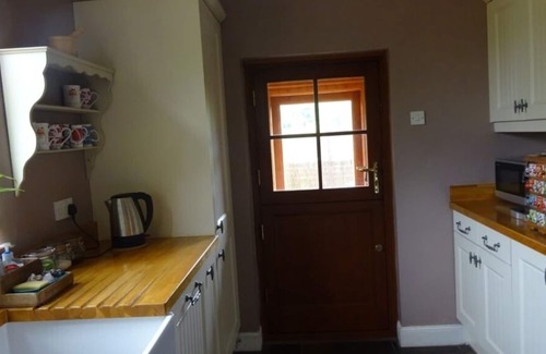 Exhall House | Coventry Canal side lock keepers character cottage
