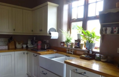 Exhall House | Coventry Canal side lock keepers character cottage