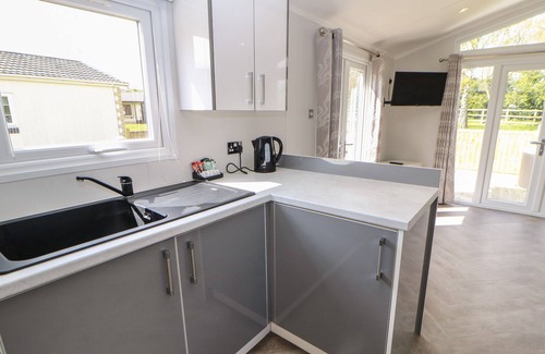 Hutton Rudby Cottage | COVERDALE LARGE POD, pet friendly, with hot tub in Hutton Rudby