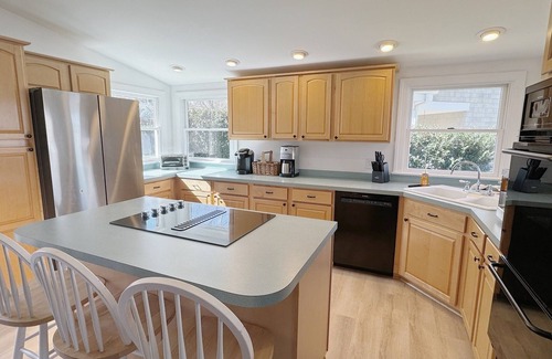 New London House | Covered HotTub, Huge Porch, Boat slip @ Badin lake