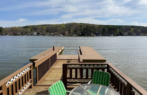 New London House | Covered HotTub, Huge Porch, Boat slip @ Badin lake