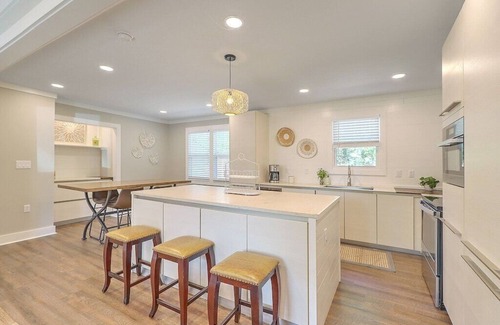 North Charleston House | Covered patio, fenced back yard, open floor plan