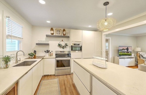 North Charleston House | Covered patio, fenced back yard, open floor plan