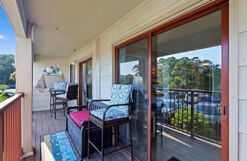 Folly Field House | Covered Porch! Queen 2 Twins Sleeper Sofa Bikes & Beach Gear included