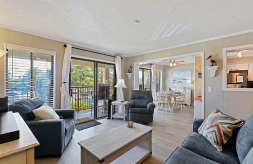Folly Field House | Covered Porch! Queen 2 Twins Sleeper Sofa Bikes & Beach Gear included