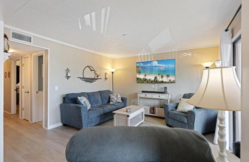 Folly Field House | Covered Porch! Queen 2 Twins Sleeper Sofa Bikes & Beach Gear included