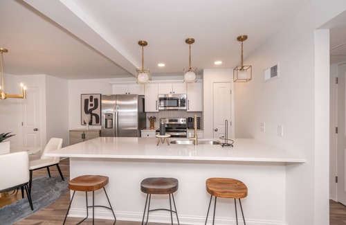 Covington Condo | Covington Charm 101 | Stunner in DT