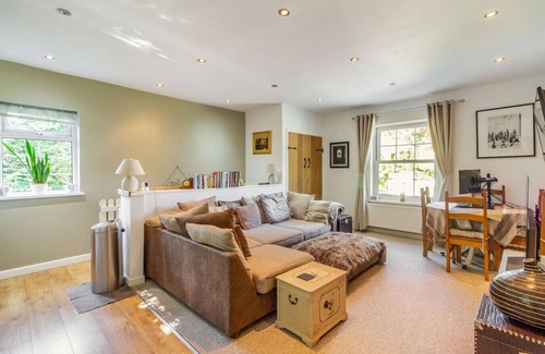 Cowbridge House | Cowbridge Cottage with shared swimming pool