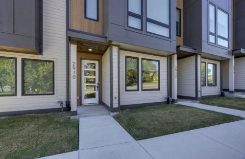Radnor House | Cowgirl Up 4BD 4.5BTH Rooftop Views