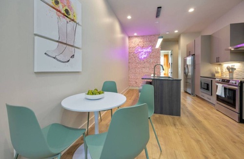 Radnor House | Cowgirl Up! - 4BD/4.5BTH - Rooftop Views