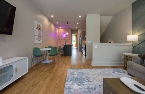Radnor House | Cowgirl Up! - 4BD/4.5BTH - Rooftop Views