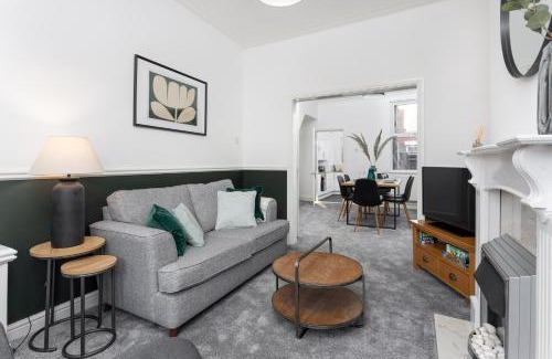 Liverpool House | Cowley House - Air Host & Stay - Sleeps 7