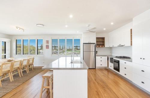 Yamba House | Cowrie House - Spacious, Modern holiday home