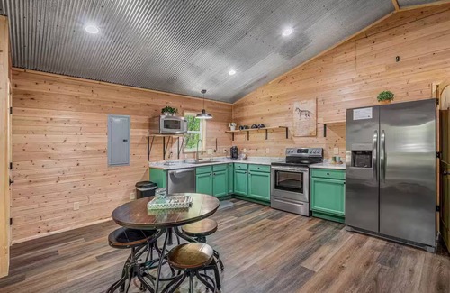 Fort Payne Cabin | Coyote Den