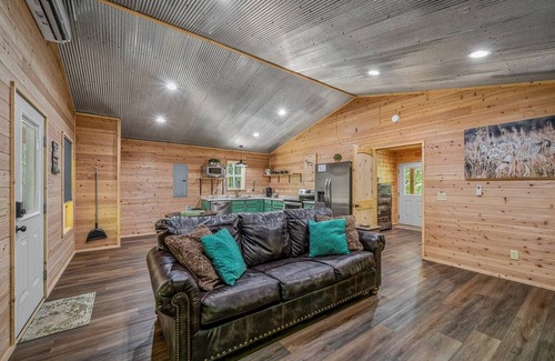 Fort Payne Cabin | Coyote Den