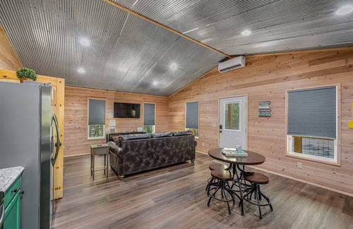 Fort Payne Cabin | Coyote Den