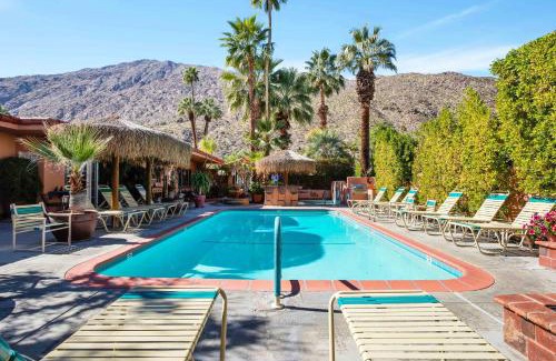 Historic Tennis Club Hotel | Coyote Inn - 21 and Over