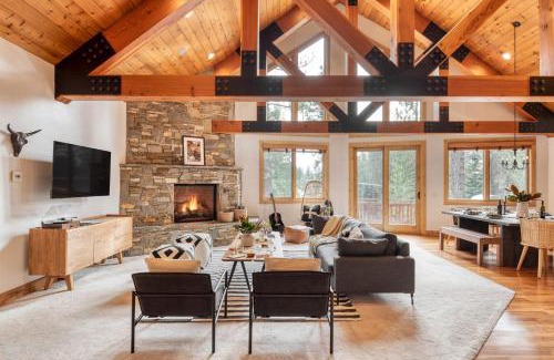 Truckee House | Coyote Moon by AvantStay Cabin WSauna Mins from DT Truckee NorthStar