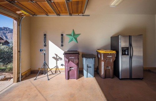 Coyote Run House | Coyote Run - Moab Rustic Retreat- Private Hot Tub-Fireplace