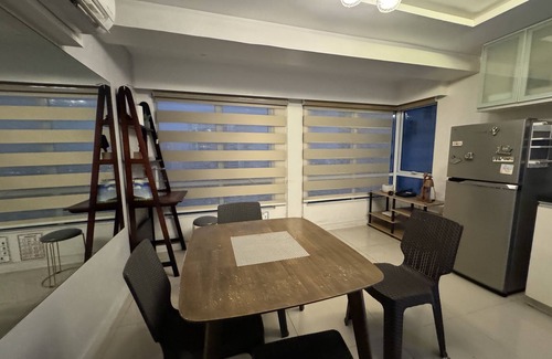 Bonifacio Global City Condo | COZI modern loft suite at BGC