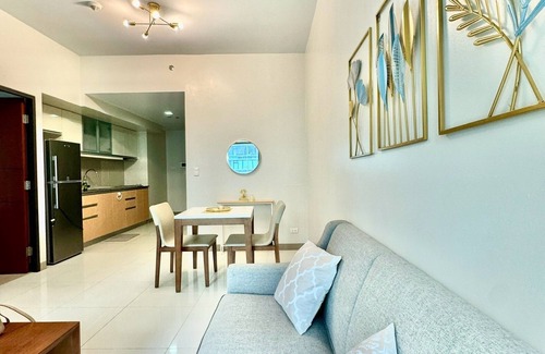 Bonifacio Global City Condo | Cozi Uptown Executive Suite BGC