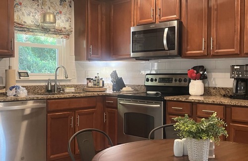 Charleston House | Coziest place on earth: 4.4 mi to DT Chas, hospitals, colleges, 7.4 Folly Beach