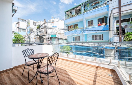 Binh Thanh Apartment | Cozrum Homes - Autumn House