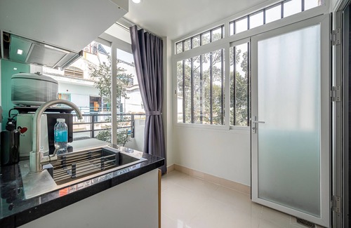 District 5 Apartment | Cozrum Homes - Retro House