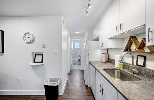 Englewood Apartment | Cozy 1/1 Walkability & Near Dnvr