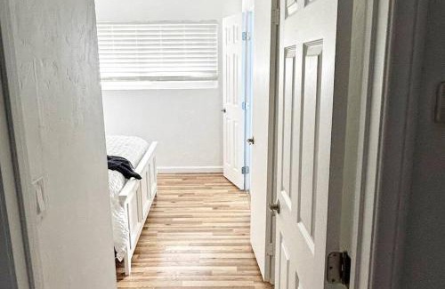 Ocean Beach Apartment | Cozy 1 Bdrm Apartment + Parking (Crab)