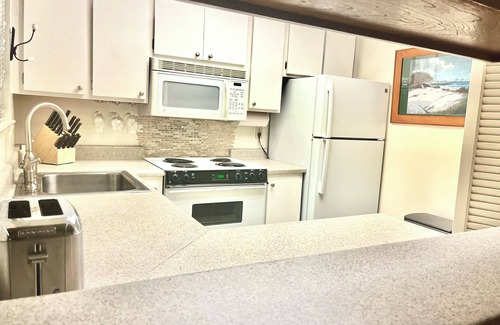 Willow Glen Condo | Cozy 1 Bed/1 Bath Condo Laundry inside, Wireless, great location!n