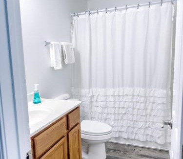 Biloxi Apartment | Cozy 1 bed 1 bath Condo with pool, close to beach