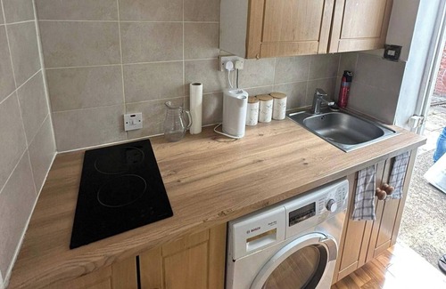 Cranford Apartment | Cozy 1 Bed Apt Sleeps 4 with Garden Views
