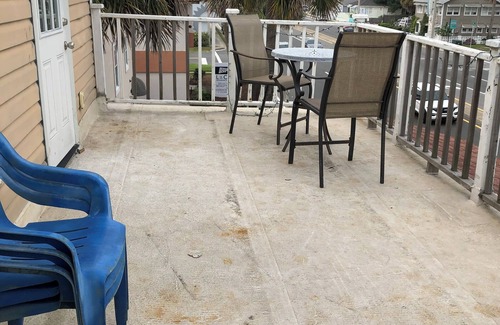 Jacksonville Beach Apartment | Cozy 1-bedroom apartment with WiFi, AC in enchanting Jacksonville Beach.