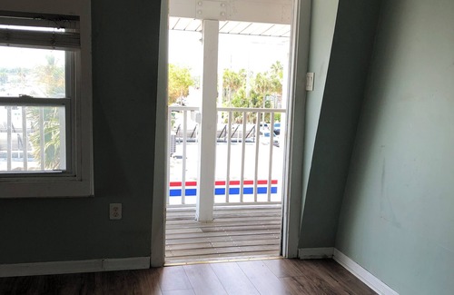 Jacksonville Beach Apartment | Cozy 1-bedroom apartment with WiFi, AC in enchanting Jacksonville Beach.
