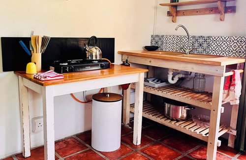 Baardskeerdersbos Cottage | Cozy 1-bedroom artist's cottage in Baardskeerdersbos